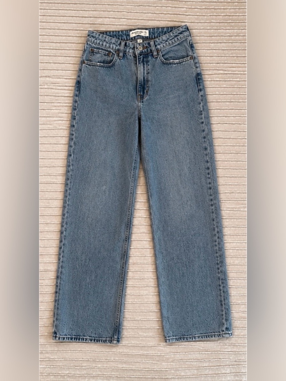 Abercrombie & Fitch Light Blue High Rise '90s Relaxed Jeans - Size 26